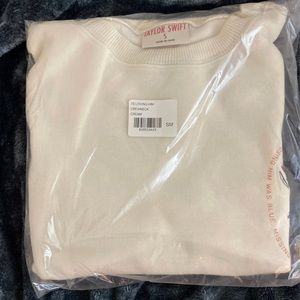 NEW RED Taylor Swift Pullover 🧣